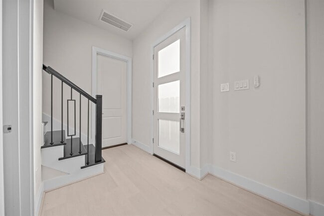 Photo - 4527 Davenport St