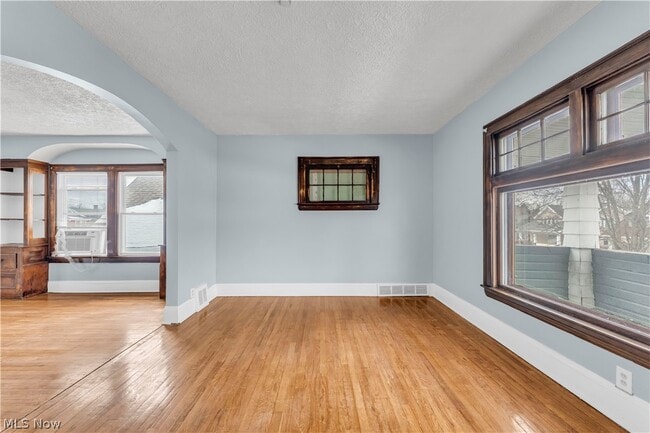 Photo - 10302 Parkview Ave Unit 2/UP