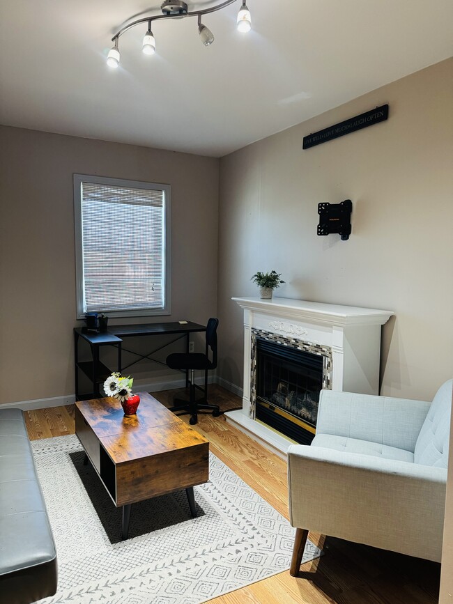 Photo - 65 Asti Ave Unidad Asti Avenue