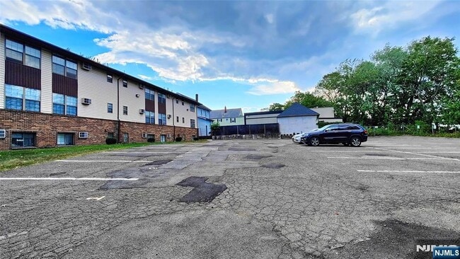 Photo - 8 Sewall Ave Unit B