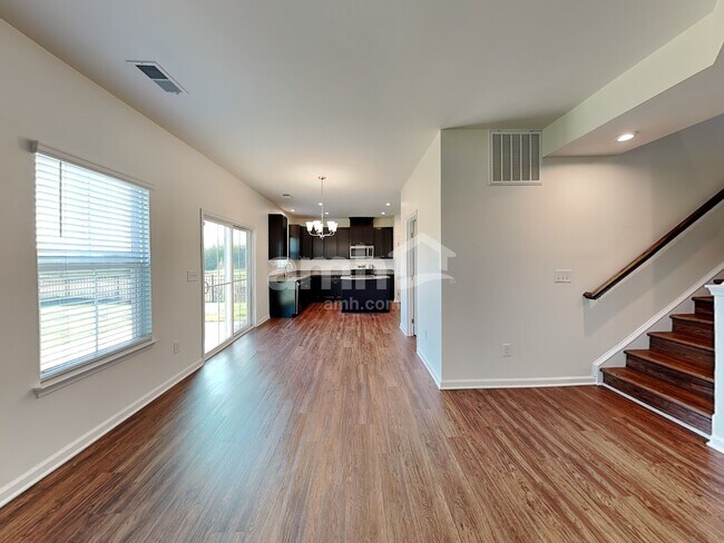 Photo - 548 Larragan Dr