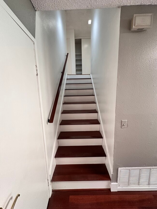 Photo - 2415 Mercedes Ave