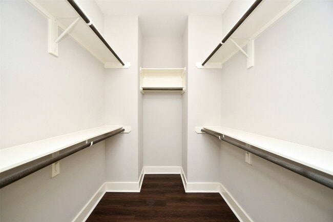 Building Photo - 1146 Wycliffe Dr