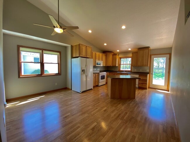 Photo - Spacious 3-Bed, 3-Bath Family Home with Fe...