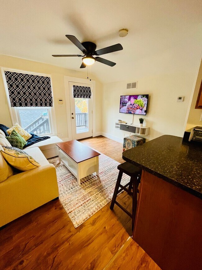 Photo - Fairfax Avenue Unidad Bird’s Nest