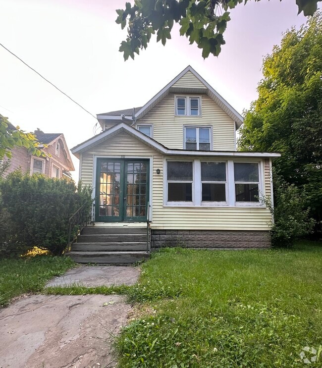 Building Photo - 50 Main St Rental