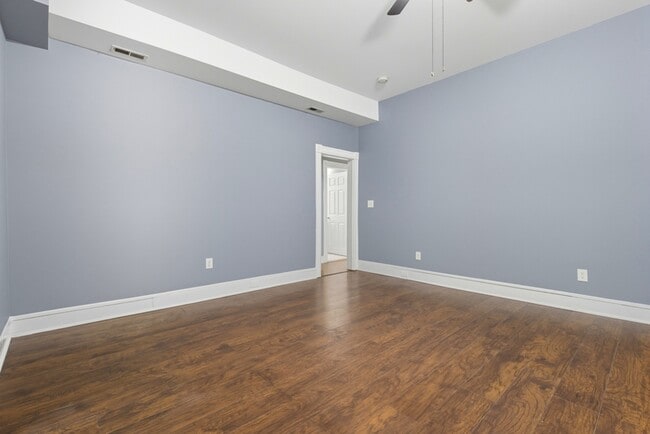 Photo - 5821 Royal Oak Ave