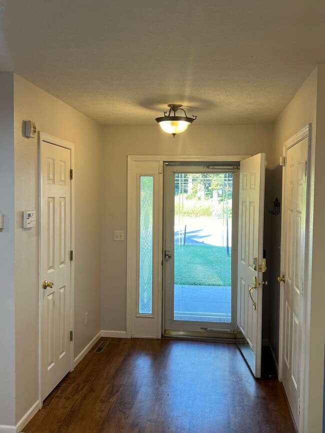 Photo - Spacious 3 bedroom/3 bath home