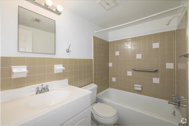 Bathroom - 5 Rm, 2 Bd, 1 Ba - 1,000SF