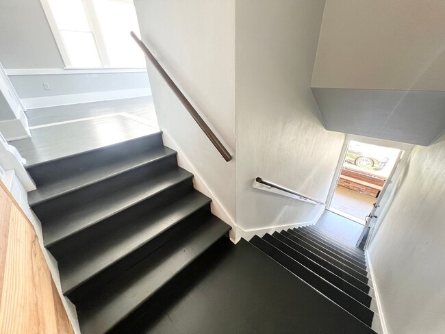 23 N Alboni Pl