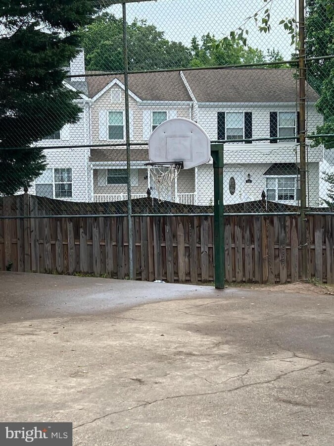 Photo - 102 Piccadilly Ln