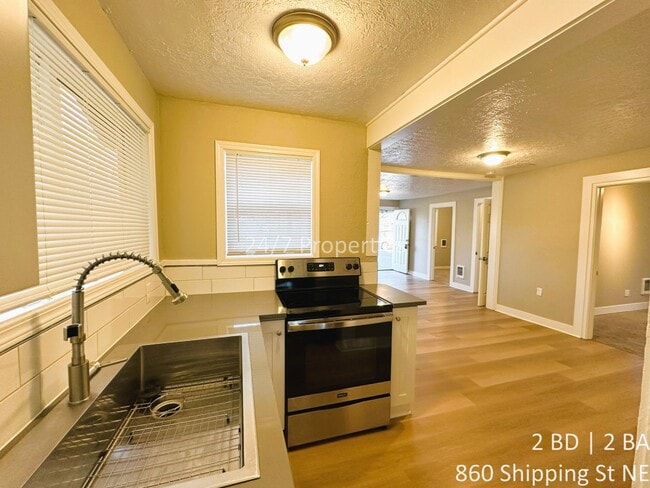 Charming 2 BD | 2 BA Home with A/C in Salem - Charming 2 BD | 2 BA Home with A/C in Salem