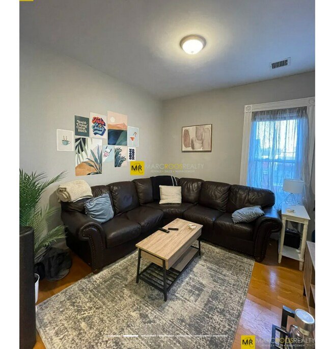 Photo - 543 E 8th St