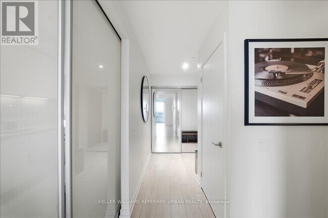 Photo - 39 Mary St Unit 812