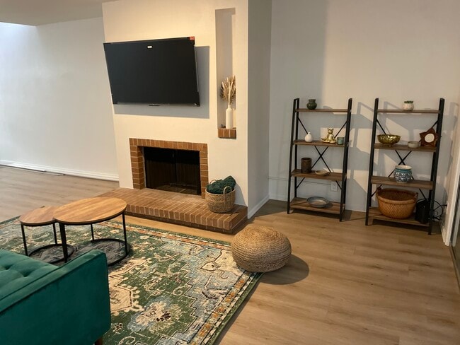 Family Room (common area) - 440 N Dodge Blvd