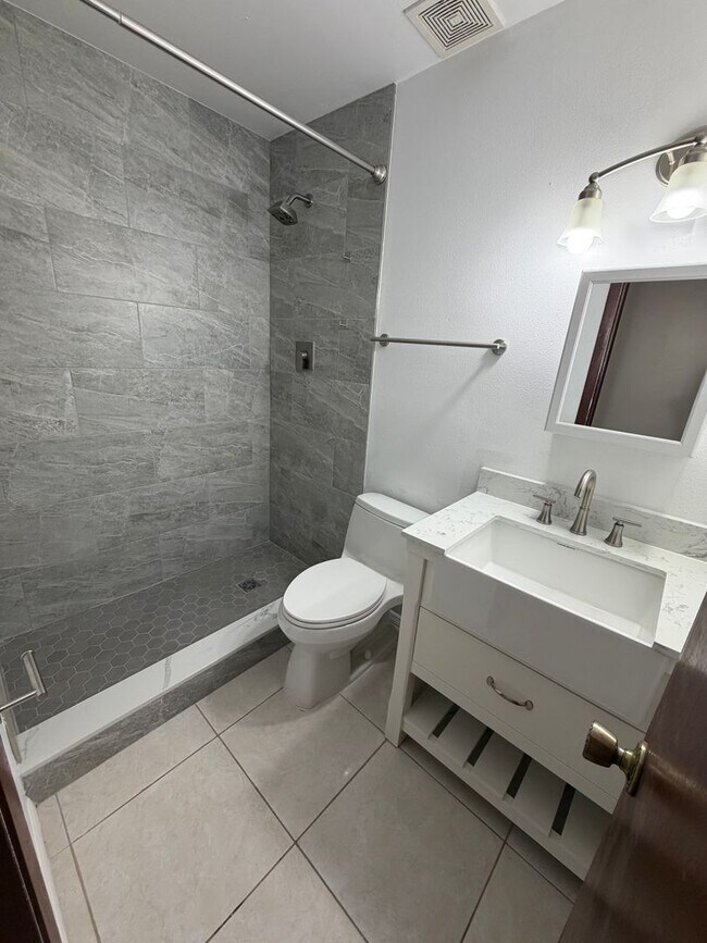 Photo - 2036 Las Palmas Cir