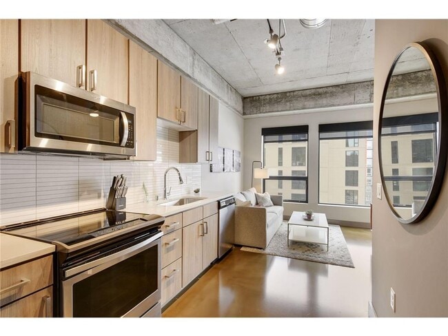 Building Photo - 728 N 3rd St Unit 402