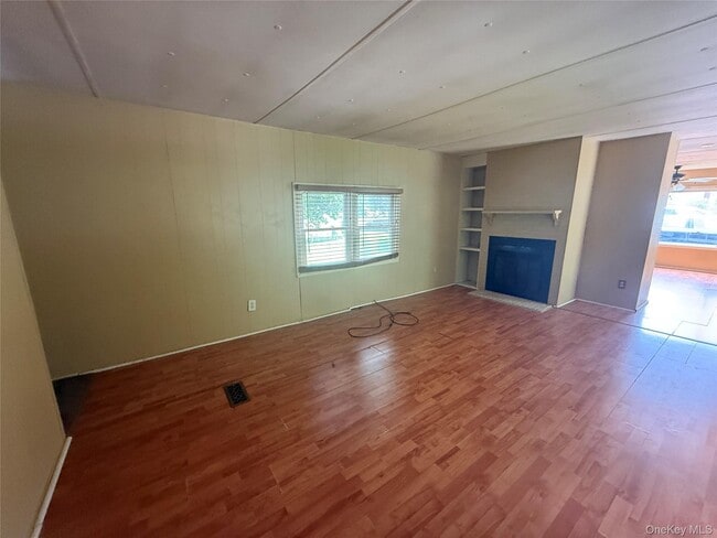 Photo - 20 Tanglewood Park Dr