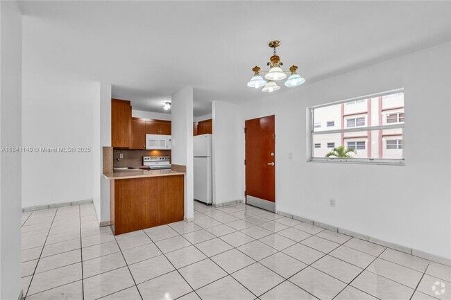 Building Photo - 325 NW 72nd Ave Unit 203 Rental