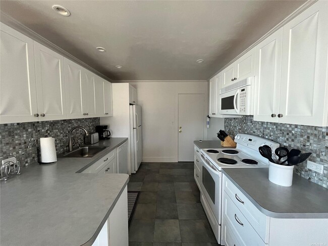 786 Evergreen Walk