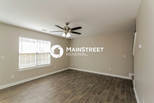 Photo - 4 Bedroom Pet-Friendly Home in Charlotte, NC with Main Street Renewal