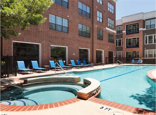 Building Photo - 1002 San Marcos St Unit A9-76