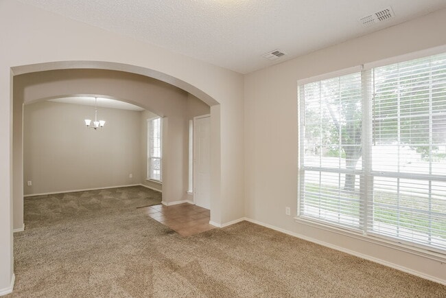 Photo - 2504 Frontier Dr