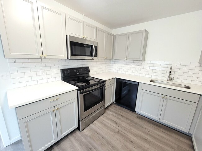 Photo - Captivating 3BD/1BA Home with Spacious Yar...