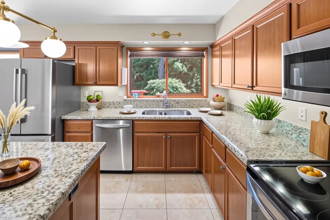 Custom Kitchen - 216 222nd Pl NE