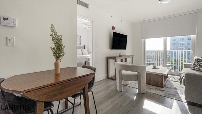 Photo - 1025 E 25th St Unidad 602