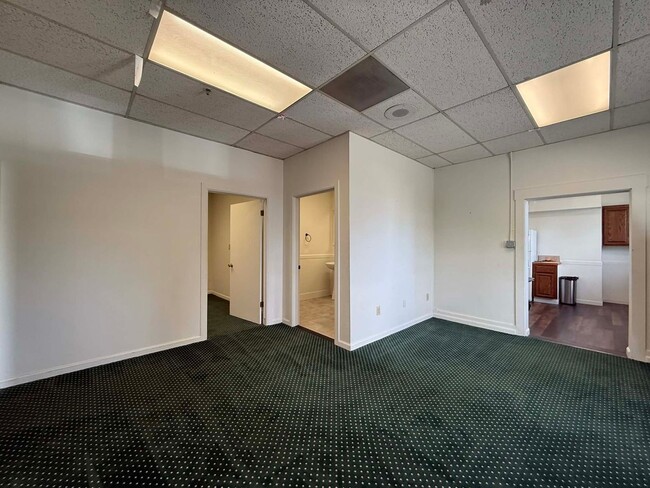 Photo - 2BR/1Bath 1500 Sq Foot Apartment - Newly Renovated