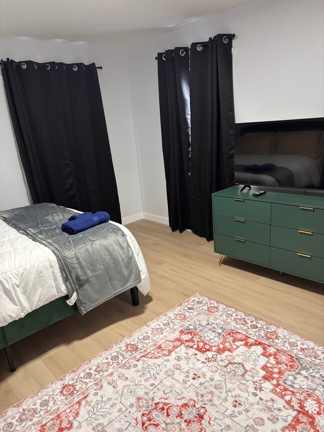 Building Photo - 114 Summit Ave