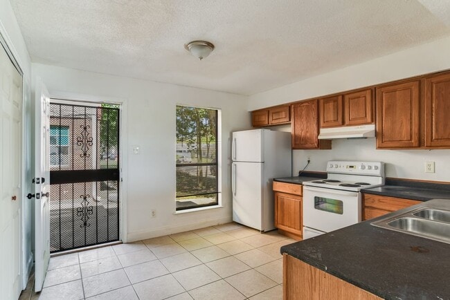 Photo - 10821 Roger Dr