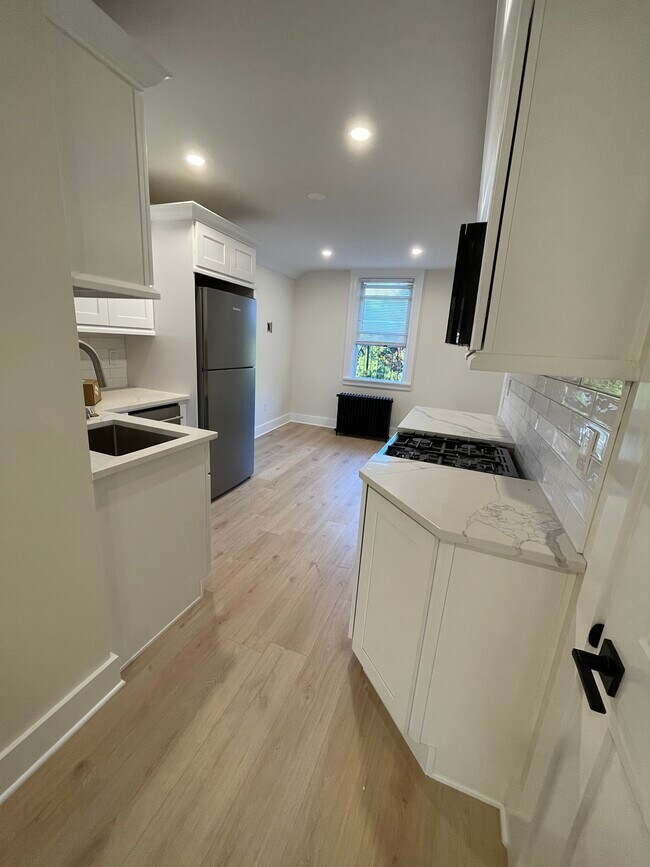 Kitchen/living - 44 Madeleine Ave Unit Apt 3