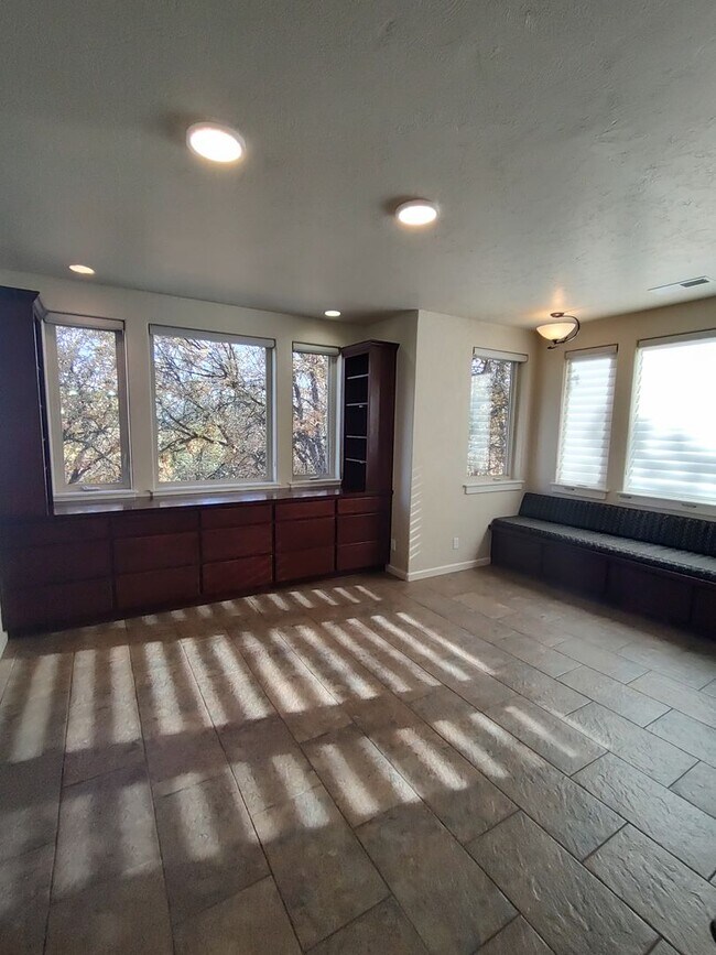 3 Bedroom 3.5 Bathroom House in Running Y Rental - House Rental in ...