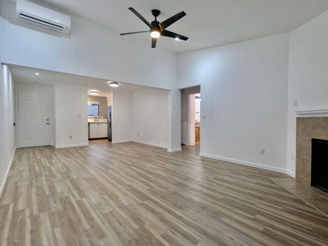 Building Photo - Stunning 2 Bedroom Condo with Fireplace, Modern Upgrades and Air Conditioning!