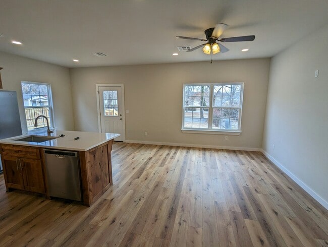 Photo - 141 S Bluff Ave