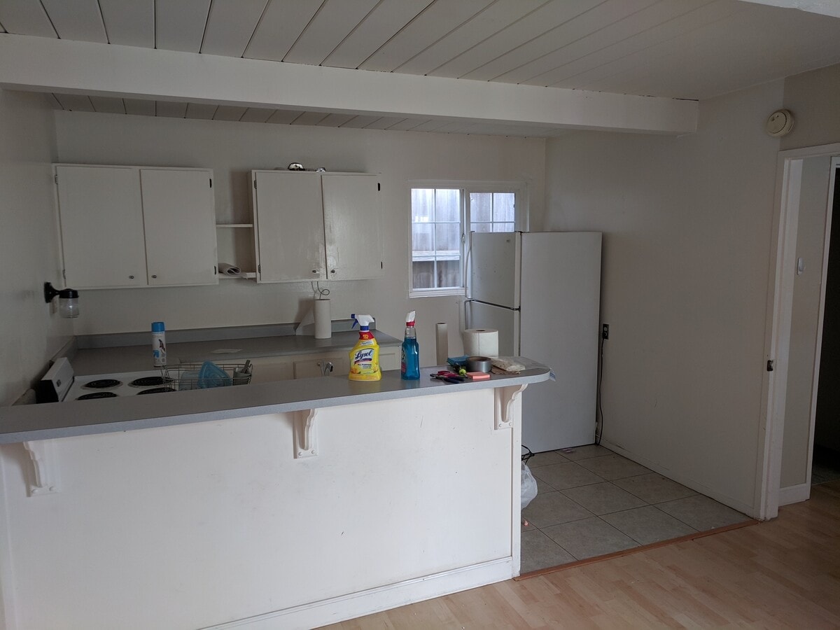 Kitchen - 723 Buchanan St Unit C