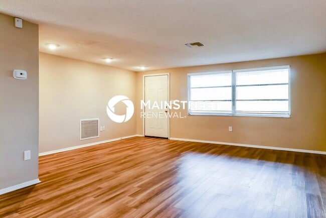 Photo - 3 Bedroom Pet-Friendly Home in Port Richey, FL with Main Street Renewal