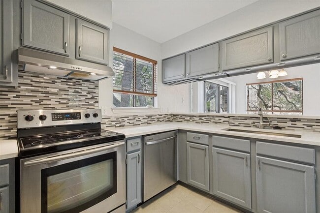 Photo - 6810 Deatonhill Dr Unit 204