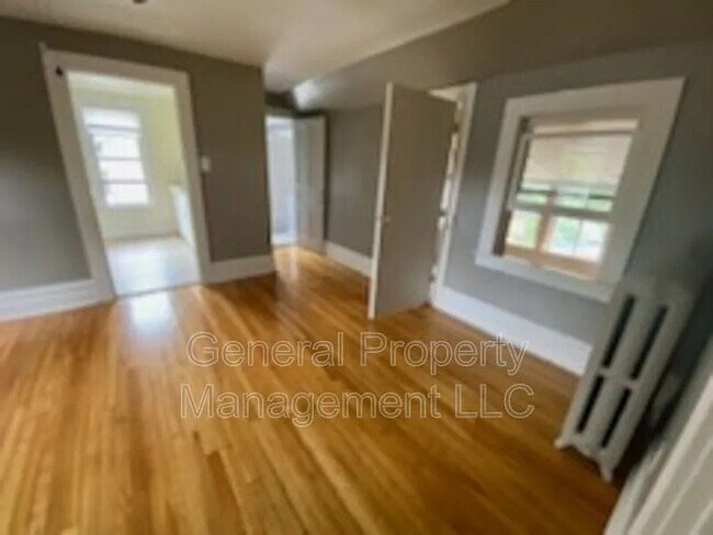 Photo - 2 bed 1 bath upstairs duplex for rent October 1st