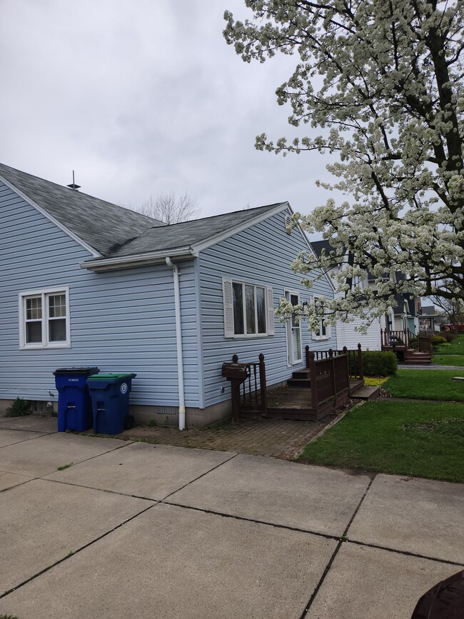 Photo - 258 Windermere Blvd