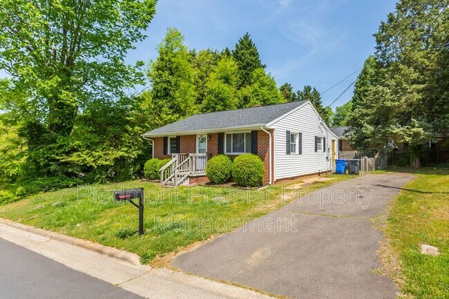 Photo - 208 Oakhurst St