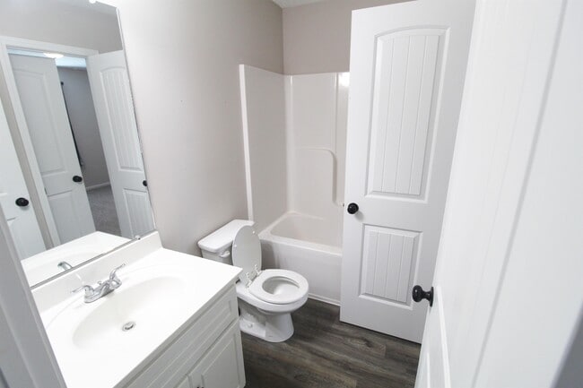 Photo - 405 Andover Dr