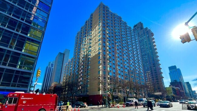 Building Photo - 400 E 71st St Unit 12E Rental