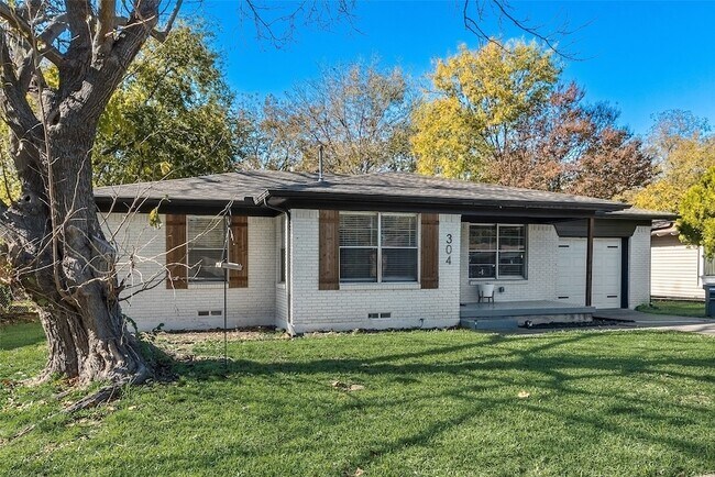 Photo - 304 S 3rd St House