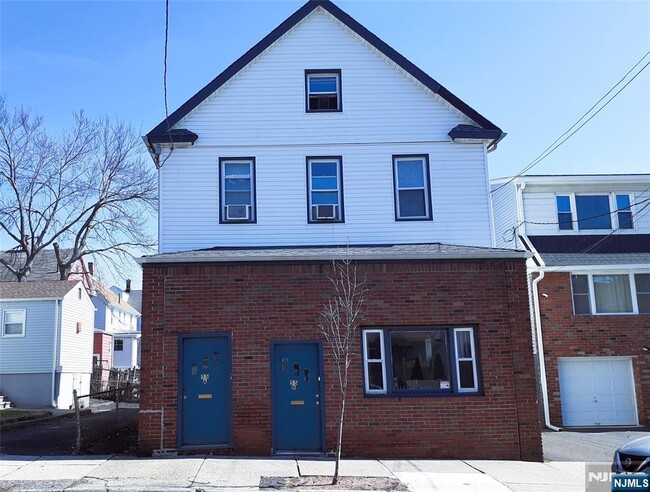 Building Photo - 55 Ridgefield Ave Rental