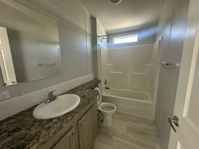 Photo - 1571 Semon Dr