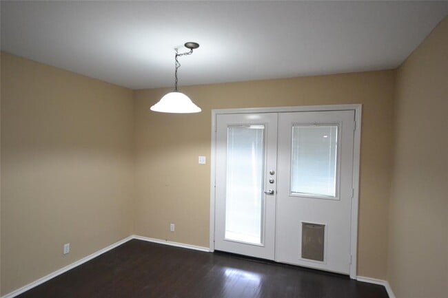 Photo - 2106 Hawksbury Way