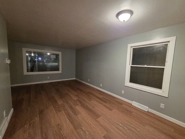 Photo - Cosmetically refreshed 3 Bedroom Lower Centrally located near State Fair!